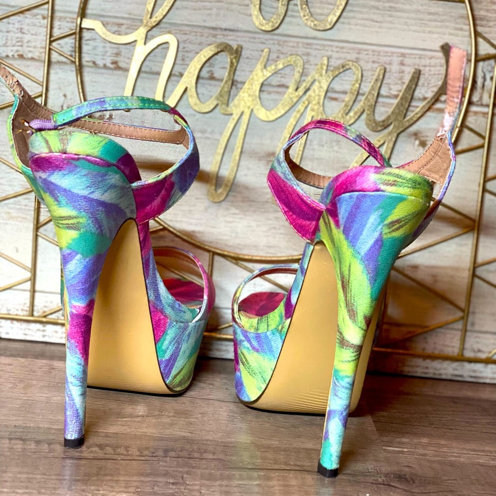 Amazingly beautiful heels😍